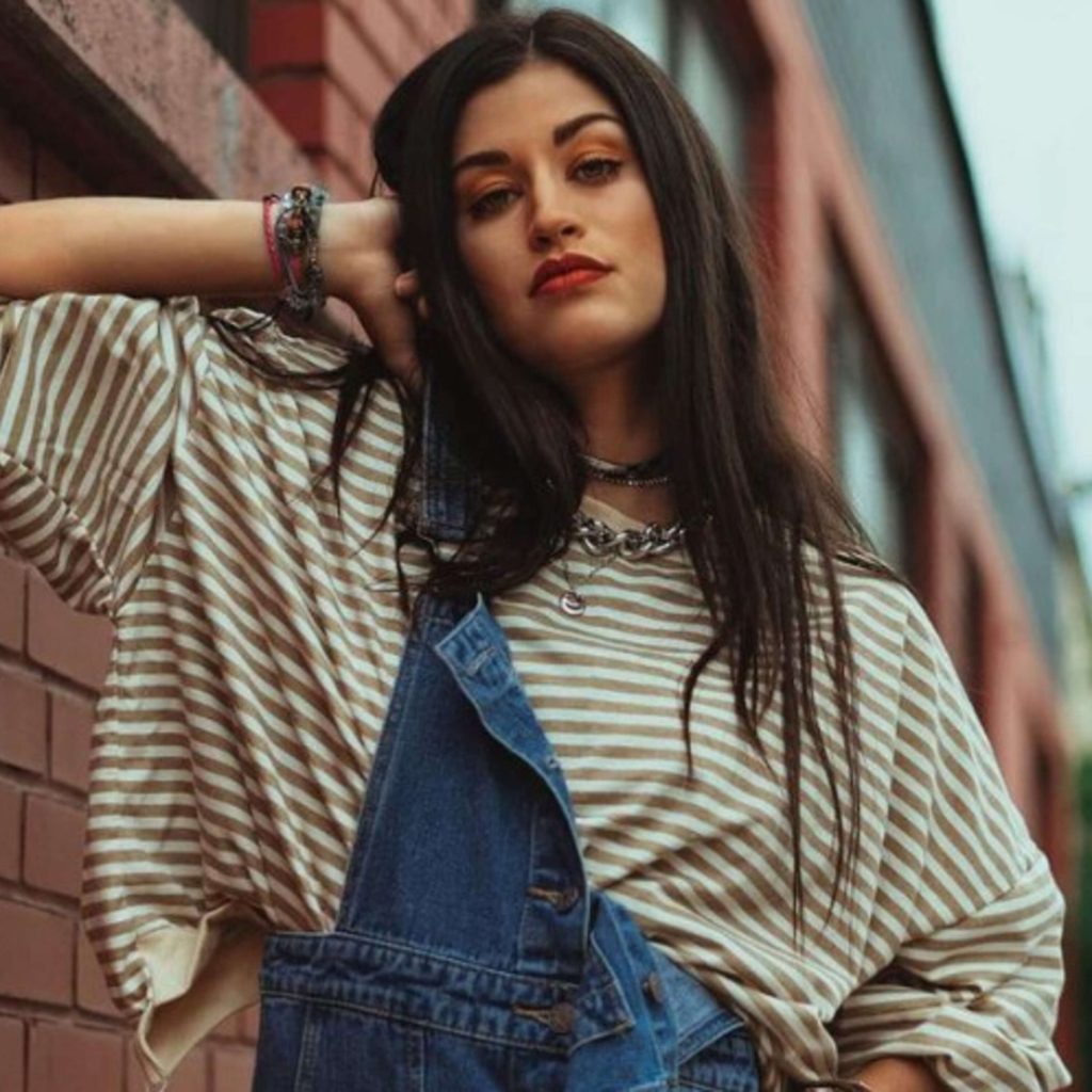 MUSIQUE – Lumière sur 11h11 le premier album de la pétillante Chloé Doyon