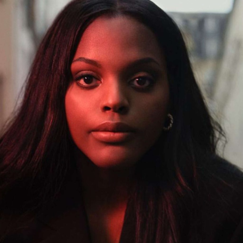 MUSIQUE – De The Voice à son premier single Et Bam, découvrez Mentissa