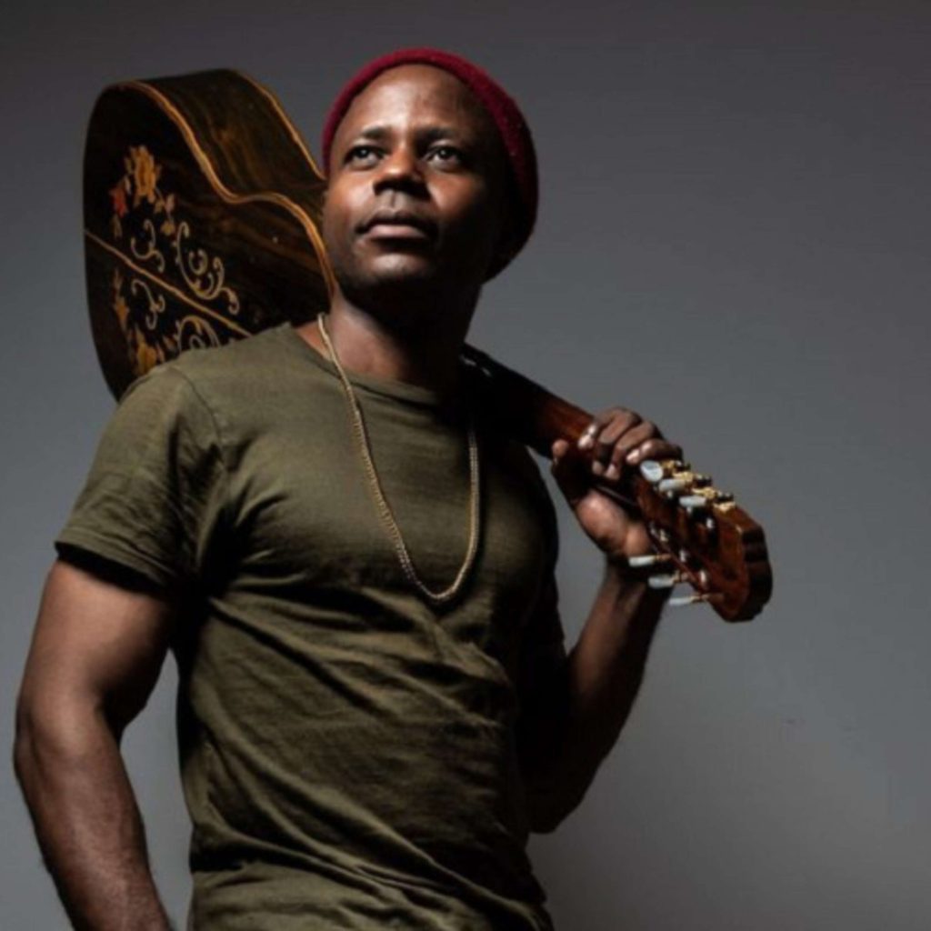 MUSIQUE – Le R Premier signe son grand retour avec Des Tours, son nouvel album