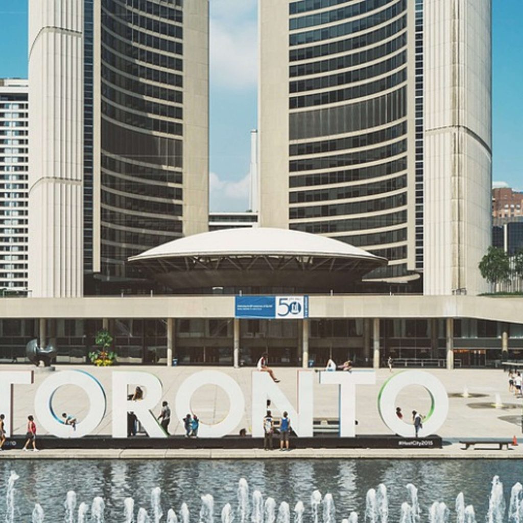 FINANCES – La ville de Toronto devra boucher un déficit de 857 millions $