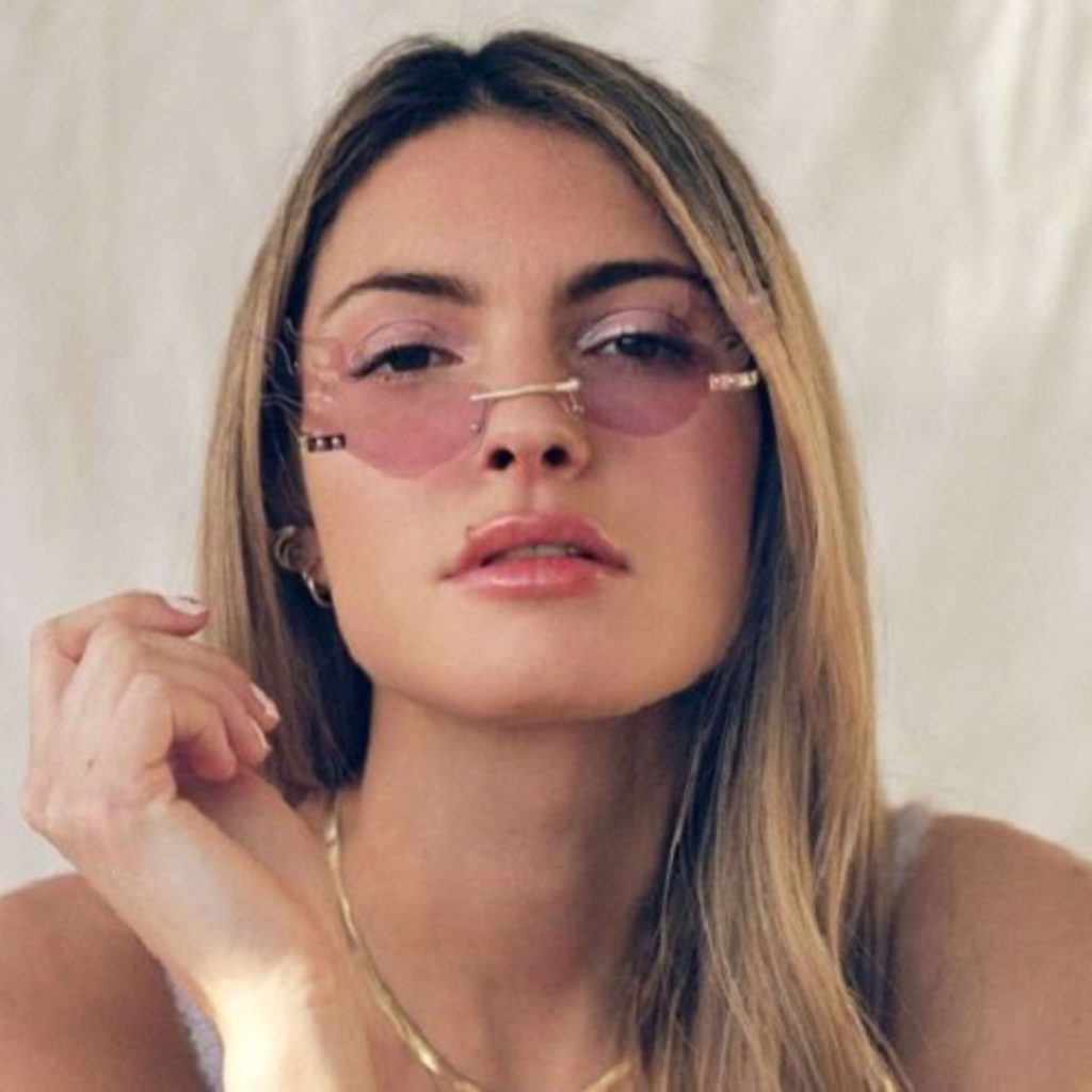 MUSIQUE – Découvrez Femme ou fantaisie, le premier album 100 pour cent francophone de Zoe Sanders