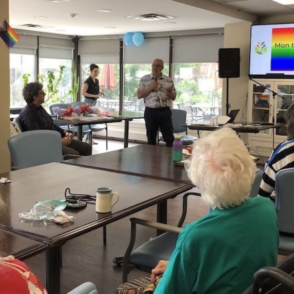 REPORTAGE – À Toronto, un mois activement dédié à la fierté et aux aînés