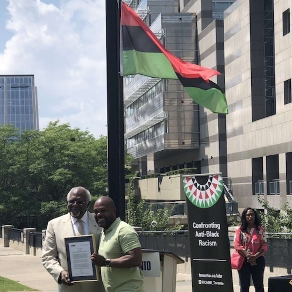 REPORTAGE – Levé de drapeau de la libération noire à Toronto : l’occasion de transmettre aux plus jeunes