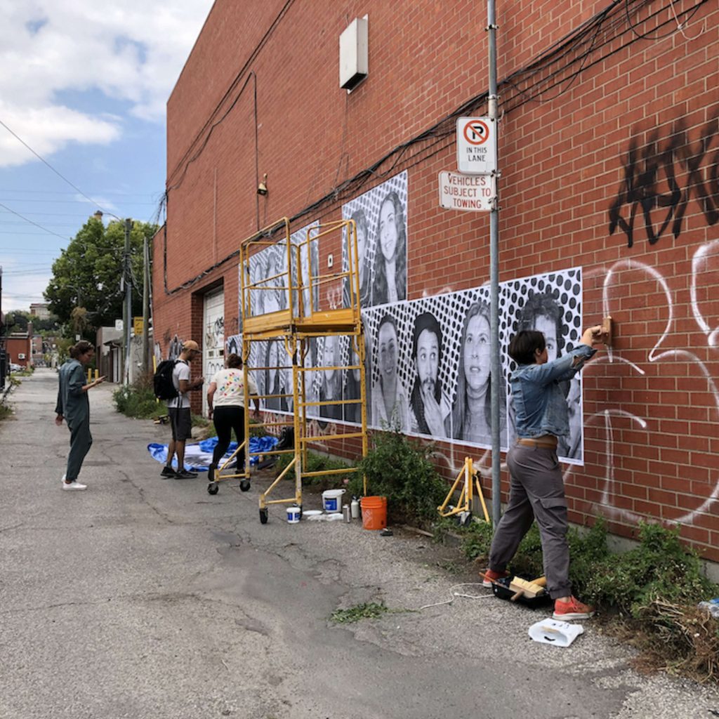 REPORTAGE – Un projet photo de JR à Toronto, mis en place par deux francophones