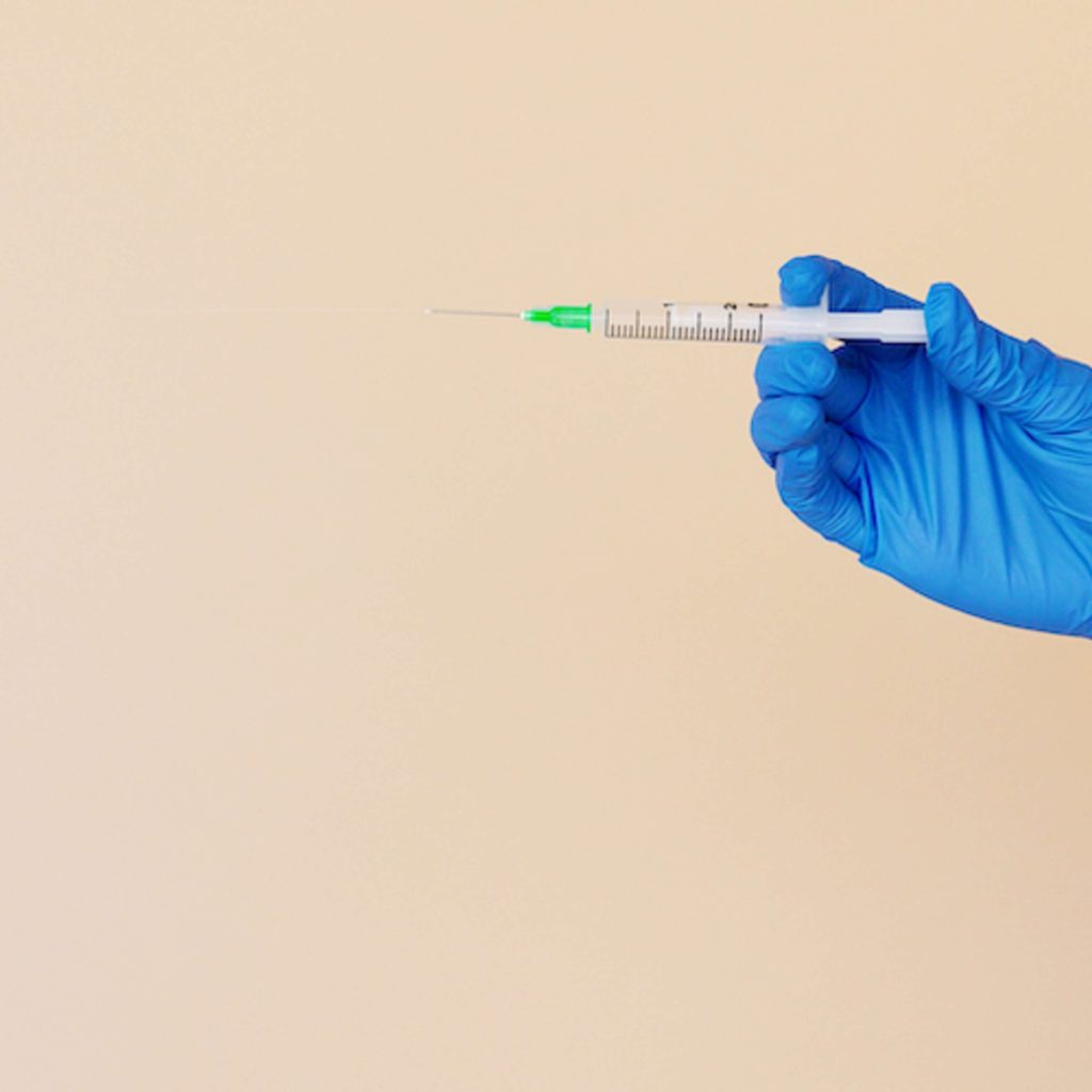 REPORTAGE – L’Ontario vaccine mal ses adultes : CanAge alerte sur les vaccins à prendre