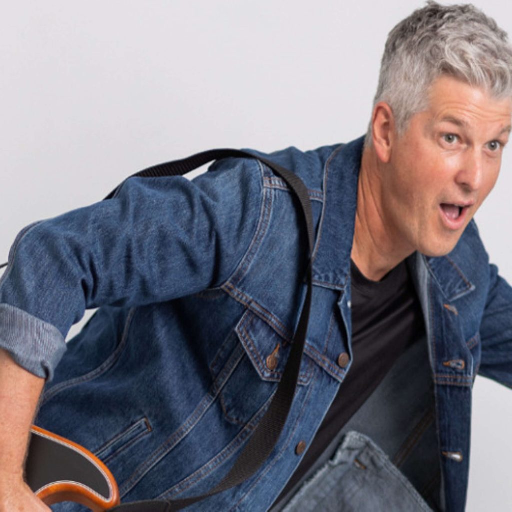 MUSIQUE – Brian St-Pierre revient avec Fou de toi, et annonce la sortie d’un nouvel album !