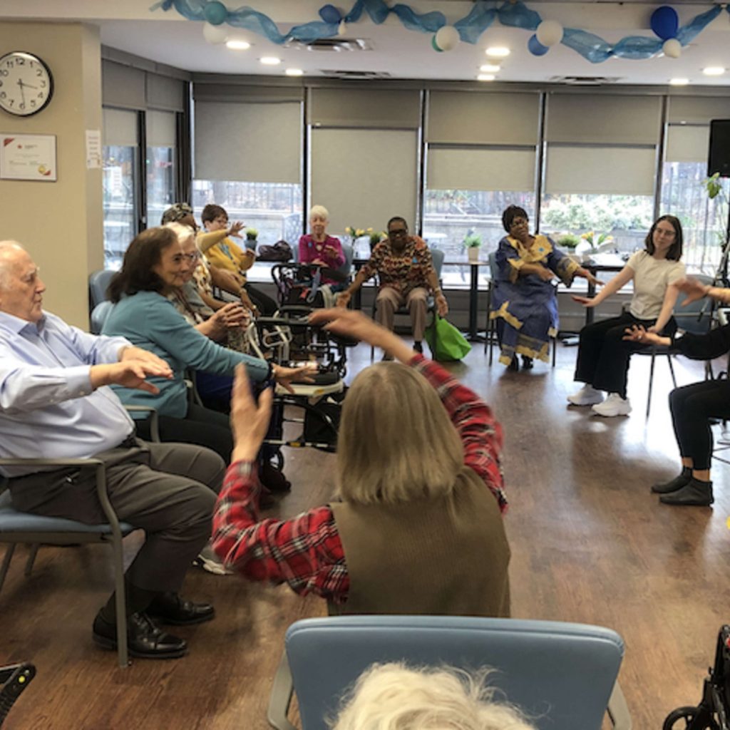 REPORTAGE – L’École Nationale de Ballet du Canada fait danser les aînés