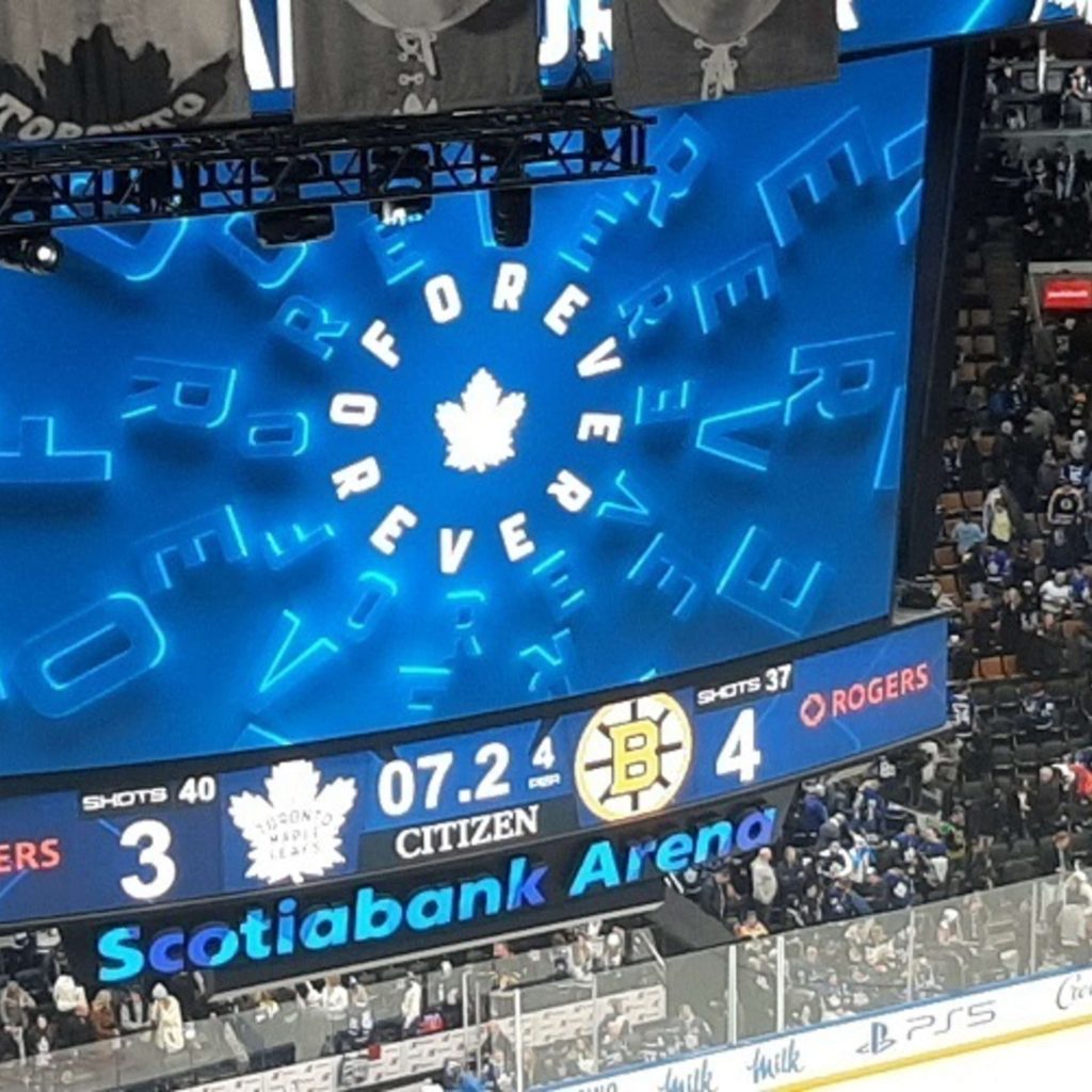 SPORT – Toronto Maple Leafs vs Boston Bruins et interview de Simon Benoit