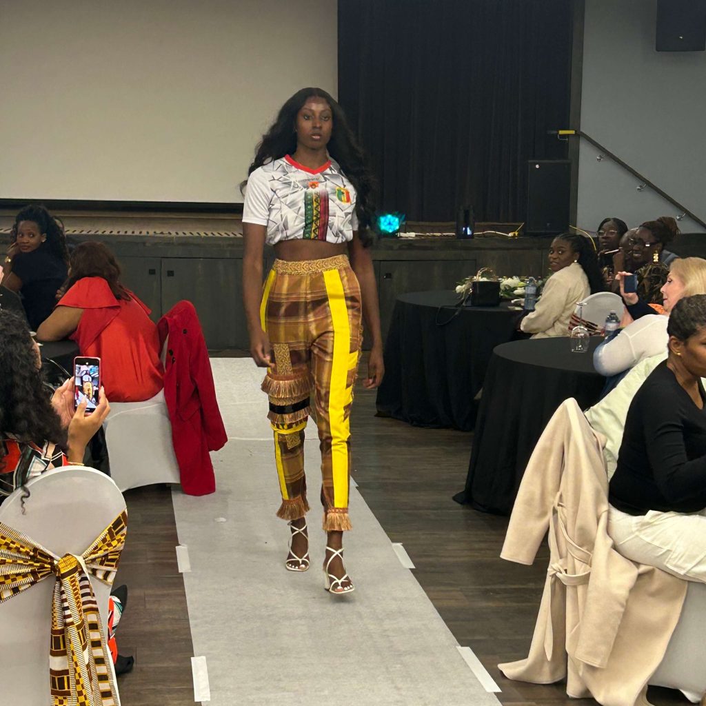 REPORTAGE – Laeticia Amihere et le Défilé du Courage : Un Pont entre Mode et Sport