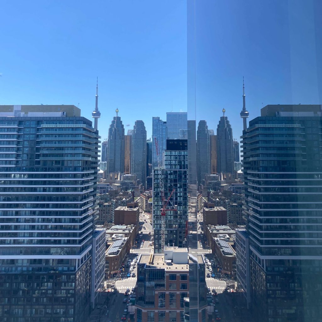 REPORTAGE – Ouvrir la voie aux jeunes et parler des femmes en affaires