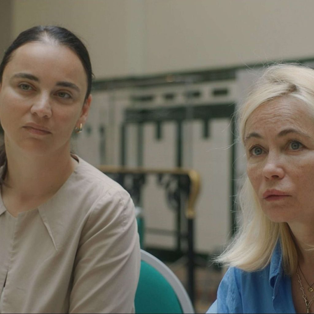 HOT DOCS – Emmanuelle Béart et Anastasia Mikova brisent le silence autour de l’inceste