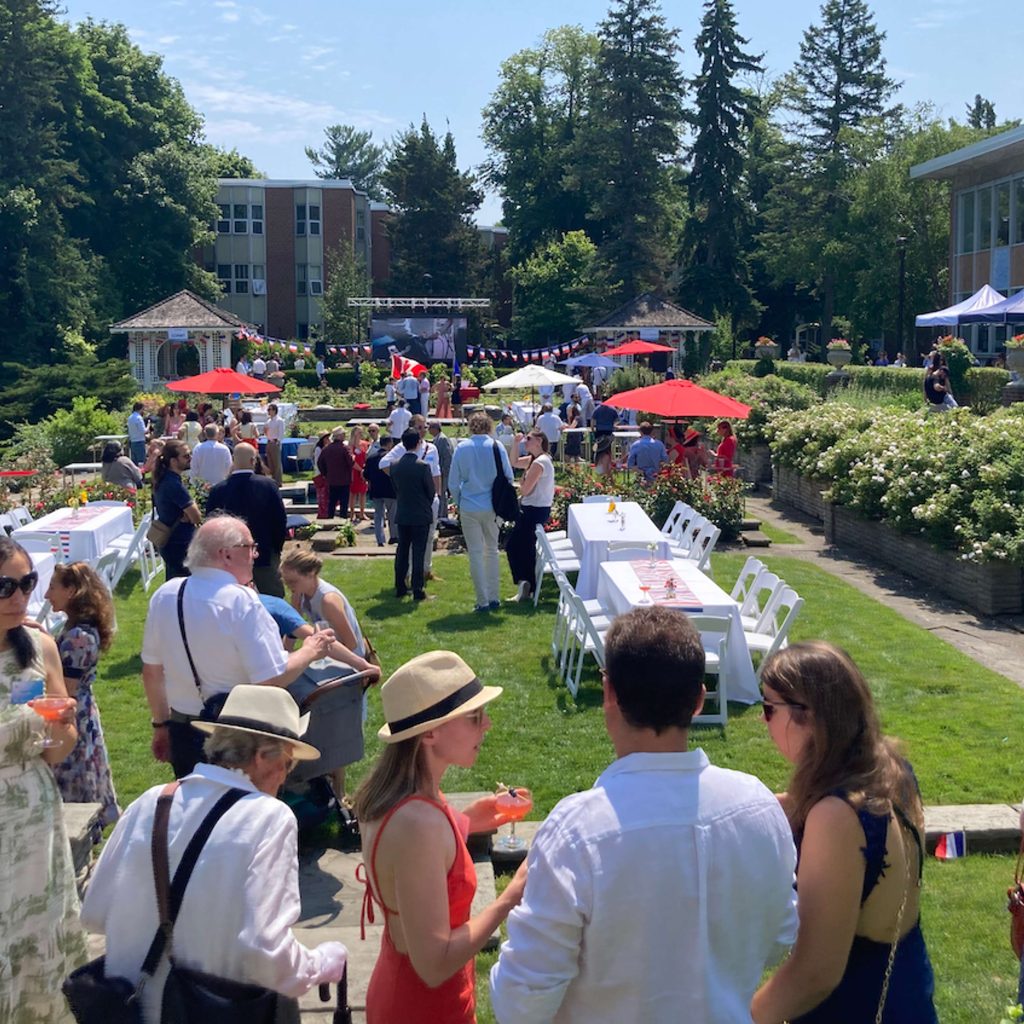 REPORTAGE – Discours du consul de France : élections, feux de forêts et projets bilatéraux