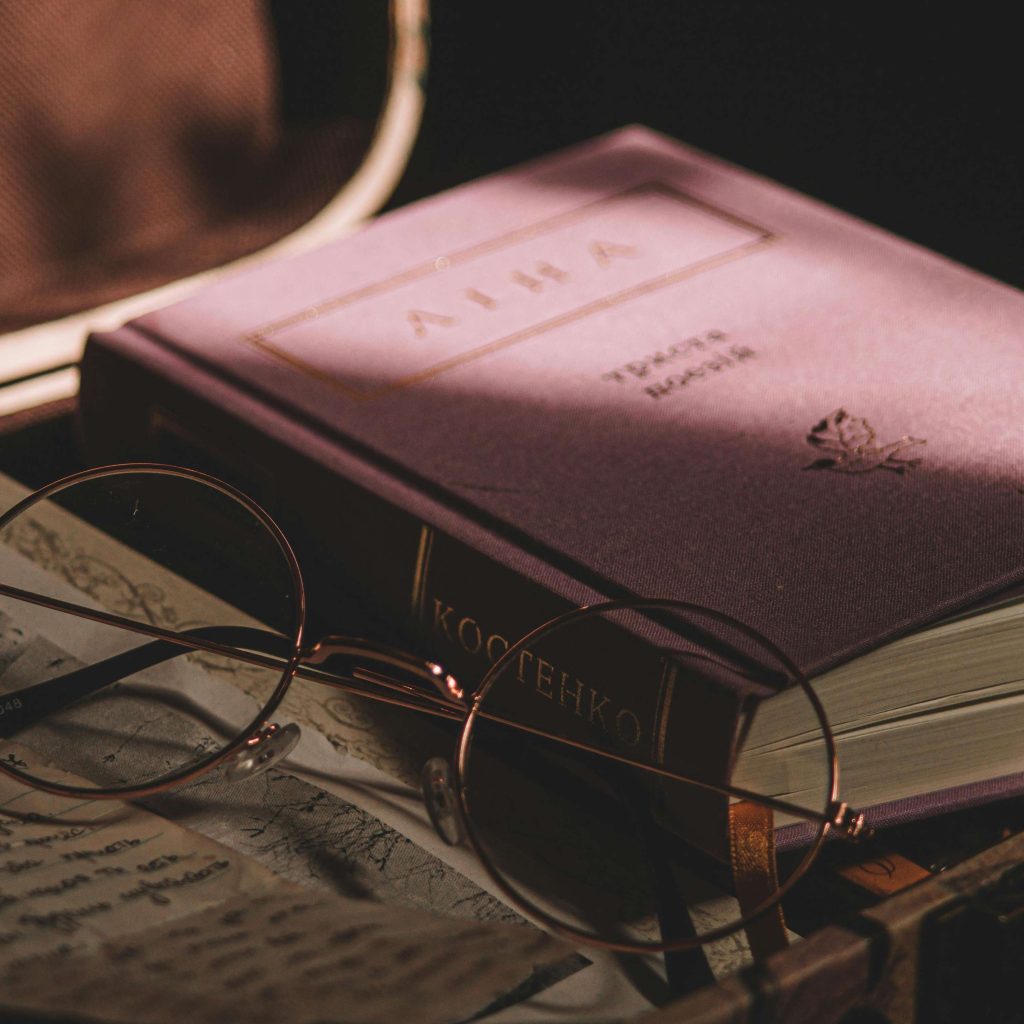 REPORTAGE – Exil et identités en dialogue à Toronto, en français, avec Avril Bénard et Lamara Papitashvili