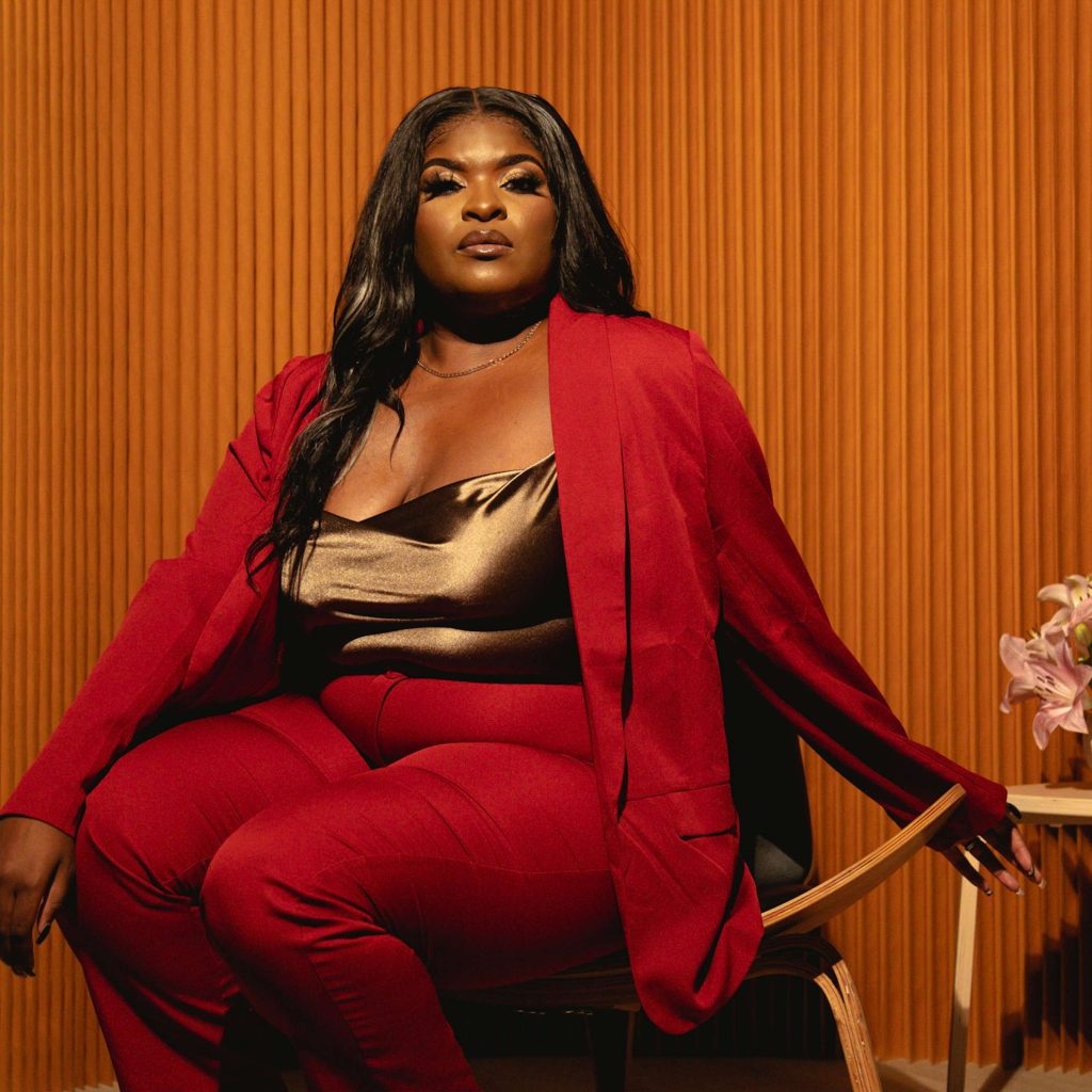 MUSIQUE – Fière de ses origines, Jessie Simmons dévoile Distans, un morceau qui met en avant le créole haïtien