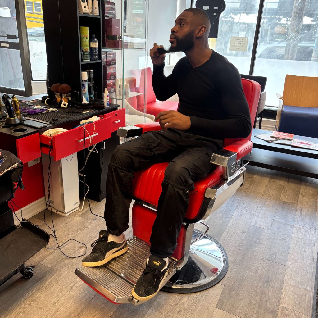 PORTRAIT – Yaya, le barbier frenchie qui taille son succès à Toronto