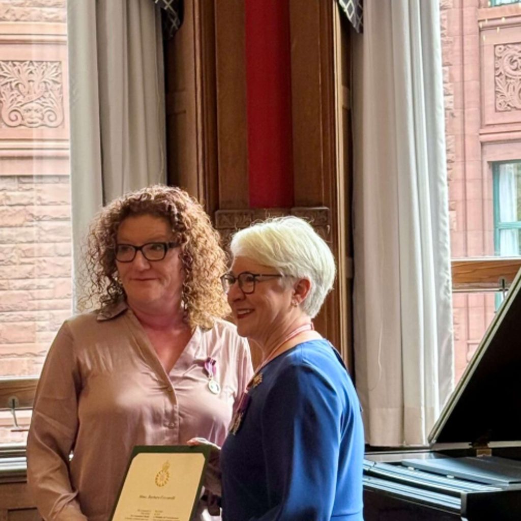 ENTREVUE – Barbara Ceccarelli reçoit la Médaille du roi Charles III