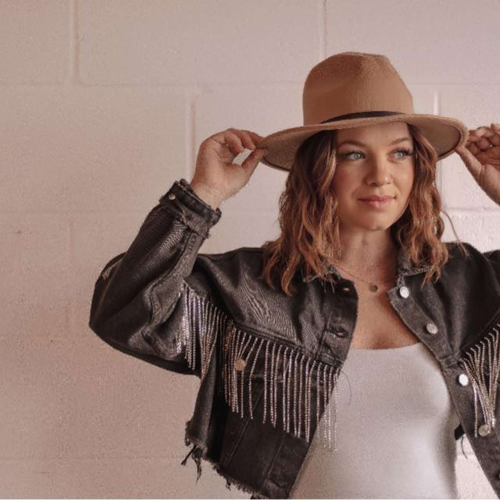 ENTREVUE – Gabrielle Goulet, chanteuse-compositrice-interprète canadienne