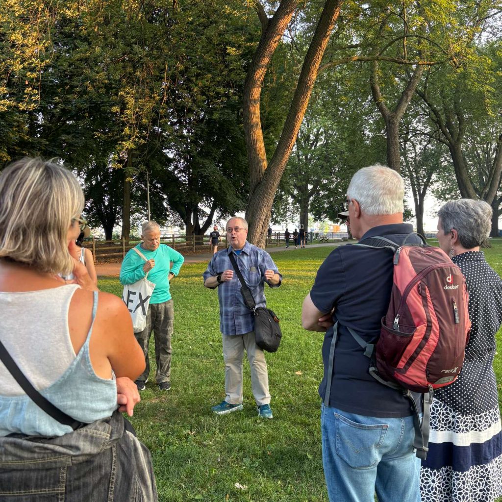 REPORTAGE – À la découverte de l’ouest d’Harbourfront avec la Société d’Histoire de Toronto