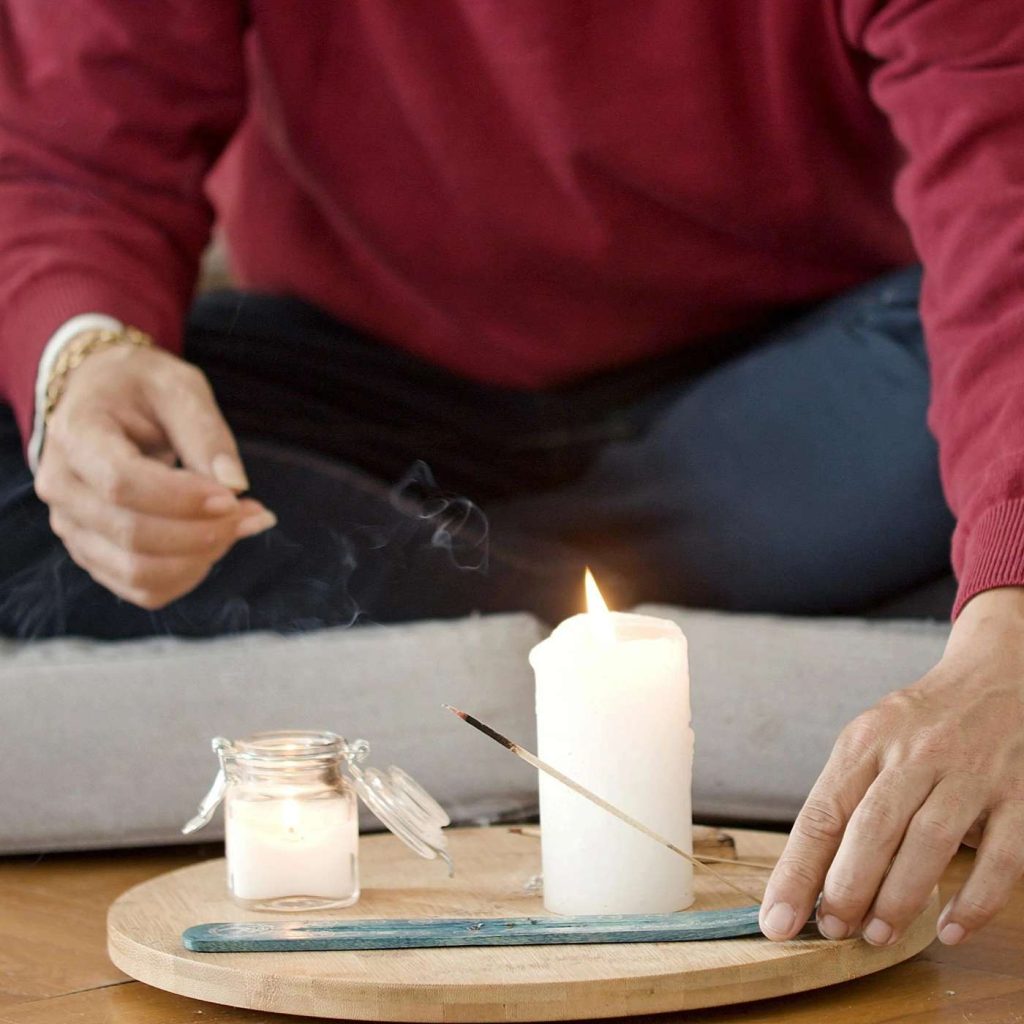 SANTÉ – Encens, bougies, diffuseurs, sont-ils à bannir de nos intérieurs ?