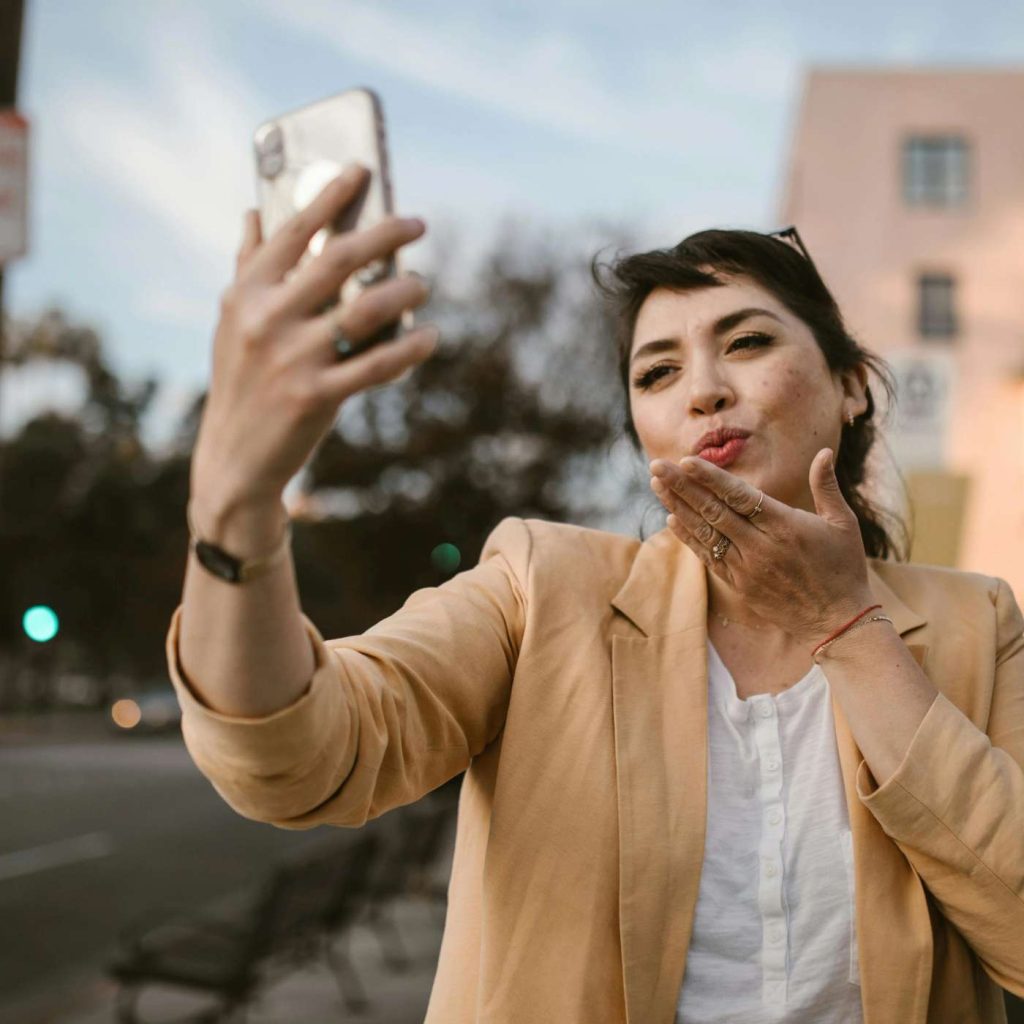 VIE PRATIQUE – Comment entretenir les relations à distance ?